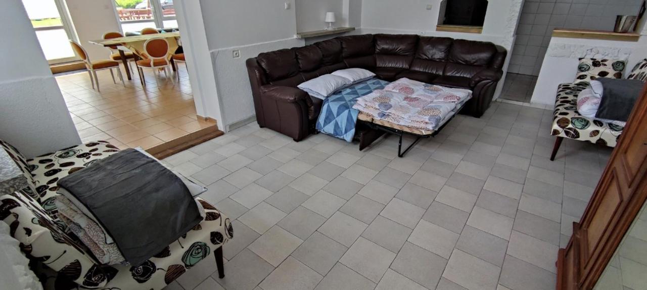 Hotelik Europa Apartamenty I Pokoje Goscinne Uniescie Exterior photo