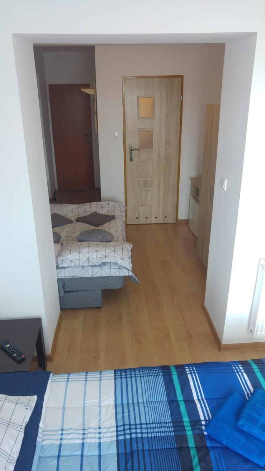Hotelik Europa Apartamenty I Pokoje Goscinne Uniescie Exterior photo