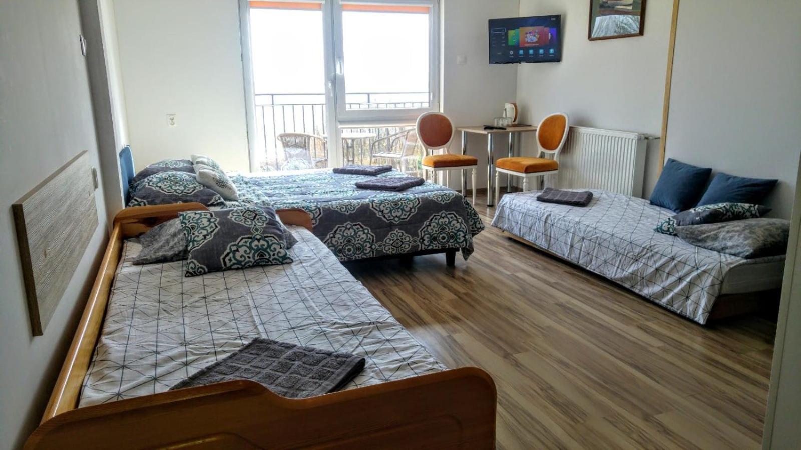 Hotelik Europa Apartamenty I Pokoje Goscinne Uniescie Exterior photo